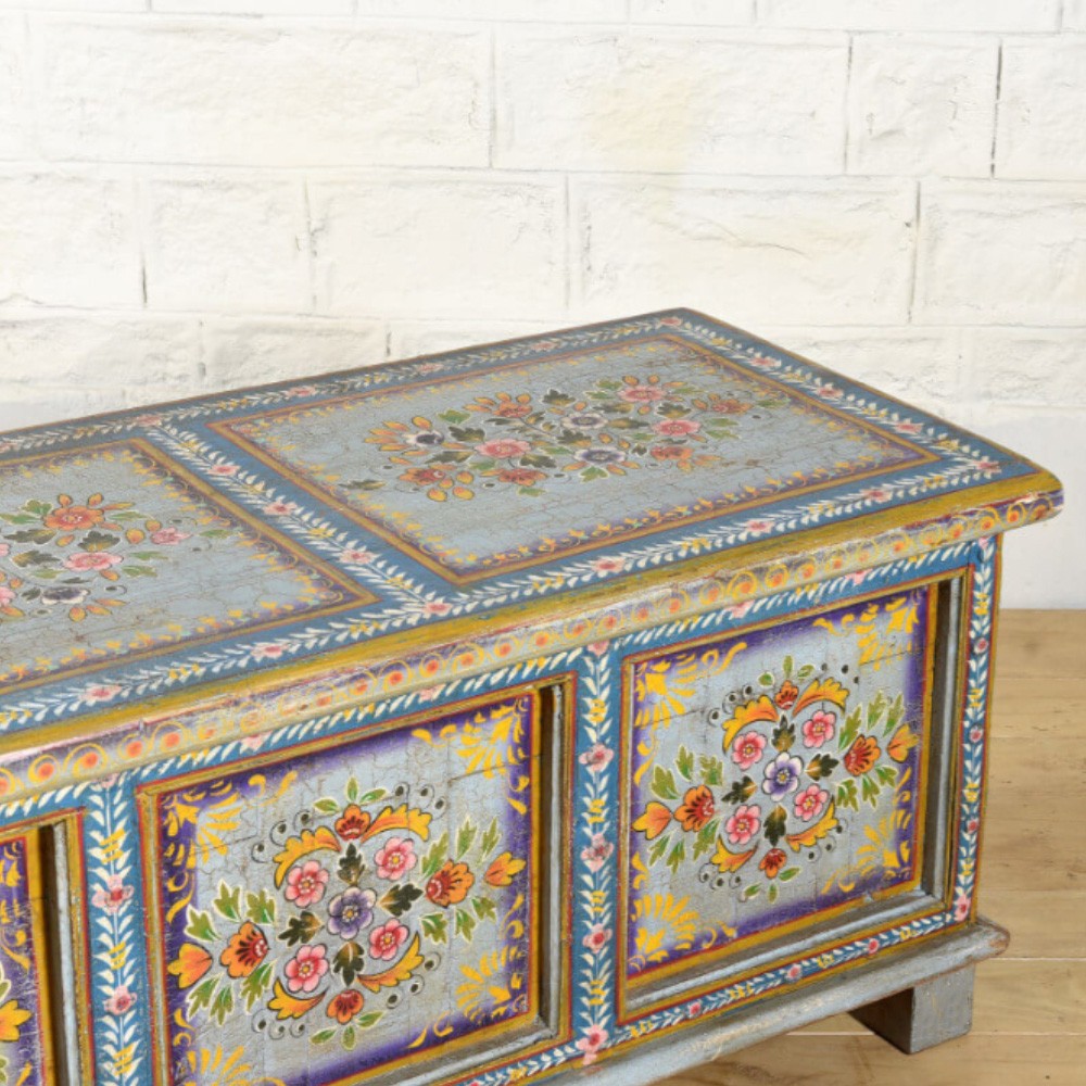 Firea Wooden Handpainted Trunk Table (Handpainted)